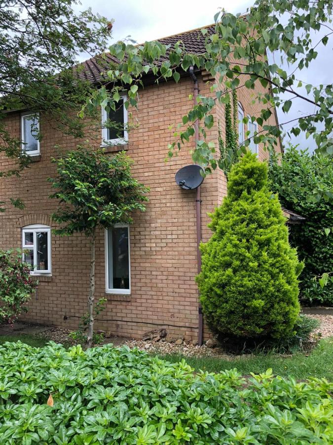 Vila Rowan Tree Aylesbury  Exteriér fotografie