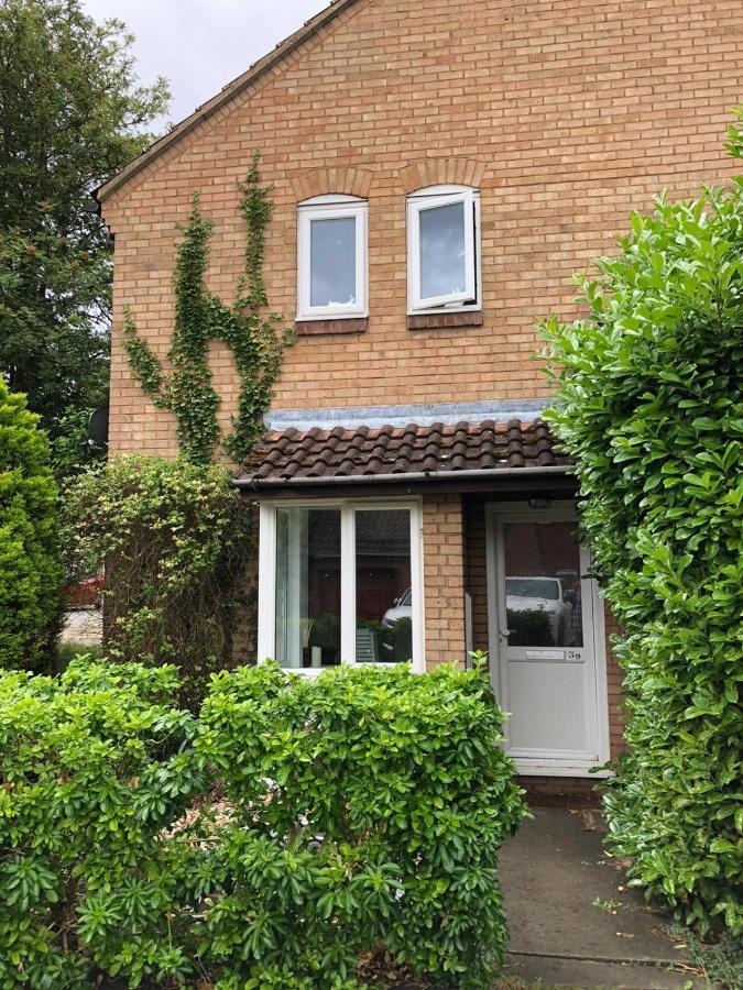 Vila Rowan Tree Aylesbury  Exteriér fotografie